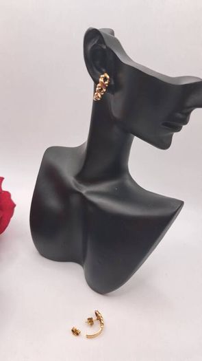 9 ct gold earrings