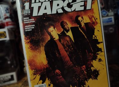 Human Target ! First Issue ! Photo Variant Cover ! 2010 ! by DC Comics !