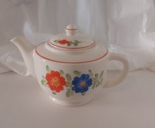 Lovely Vintage Hand-Painted Teapot Made by Terra Turn - Teplitz: TTT, Czechoslovakia.