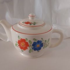 Lovely Vintage Hand-Painted Teapot Made by Terra Turn - Teplitz: TTT, Czechoslovakia.