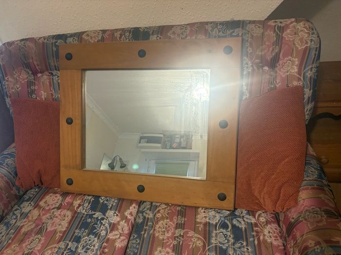 Wall mirror
