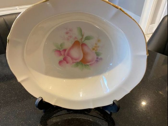 ARKLOW pretty  9.5 inch dish with gilded rim