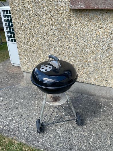 WEBER charcoal barbecue (bbq)