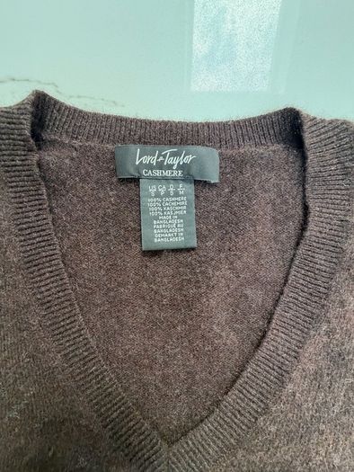 100% cashmere V-neck size S