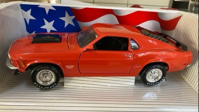 Ford Mustang Collection 1/18 USA Market ERTL