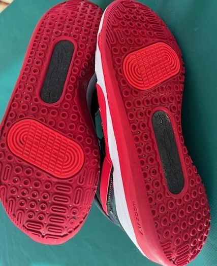 Nike Kevin Durant No 7 Laced Up Trainers Shoes Runners  Size Uk 10.5   Eu 45.5. In Very Good Used Condition. Mens Gents