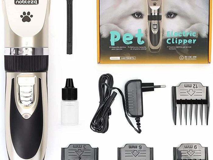 Dog Clippers Cordless, Professional Pet Grooming Kit, Dog Trimmer, Low Noise Dog Hair Clipper with 4 Combs, Rechargeable Electric Cat Shaver Shears Tools for All Pets (FREE POSTAGE)