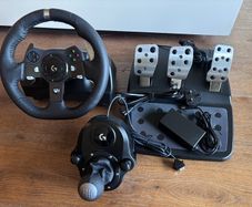 Logitech G920 Racing Wheel and Pedals with Shifter