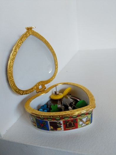 Jewelry box