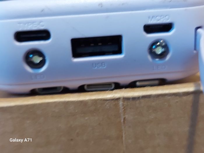 Compact Powerbank, 3 charging sources (USB, USB b, and USB c) and 4 cabled connection outputs (USB, USB b, USB c, and Apple) Plus Torch