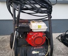 5.5 HP 2500 PSI power washer