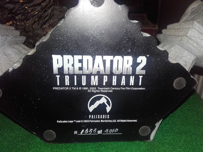 Pallasade Predator 2 Triumphant Collectors Statue 1655 of 3000