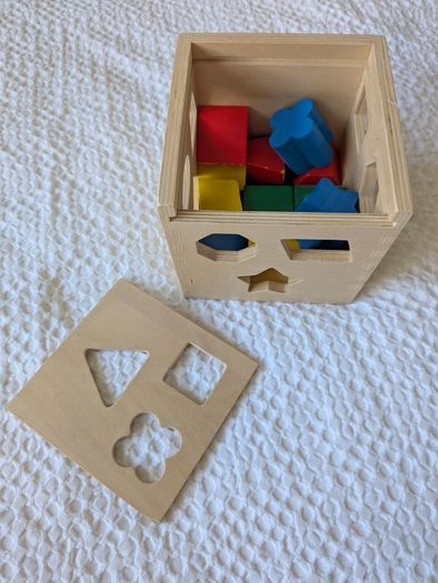 Melissa and Doug Shape Sorter