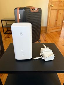 Huawei 5G CPE Pro 5 H155-381 high-speed 5G router in excellent condition