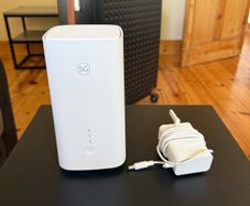 Huawei 5G CPE Pro 5 H155-381 high-speed 5G router in excellent condition