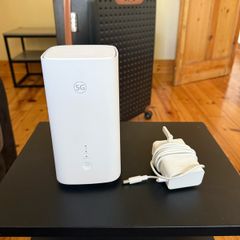 Huawei 5G CPE Pro 5 H155-381 high-speed 5G router in excellent condition