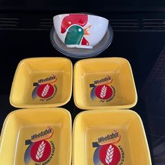 4 x Weetabix 70th Anniversary And 1 x Cornflakes Cereal Bowls. In Excellent Condition Total 6 cereal Bowls
