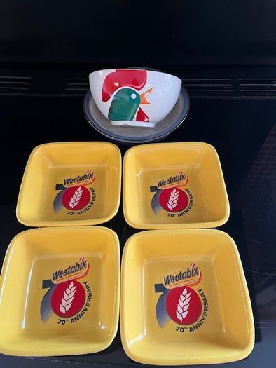 4 x Weetabix 70th Anniversary And 1 x Cornflakes Cereal Bowls. In Excellent Condition Total 6 cereal Bowls