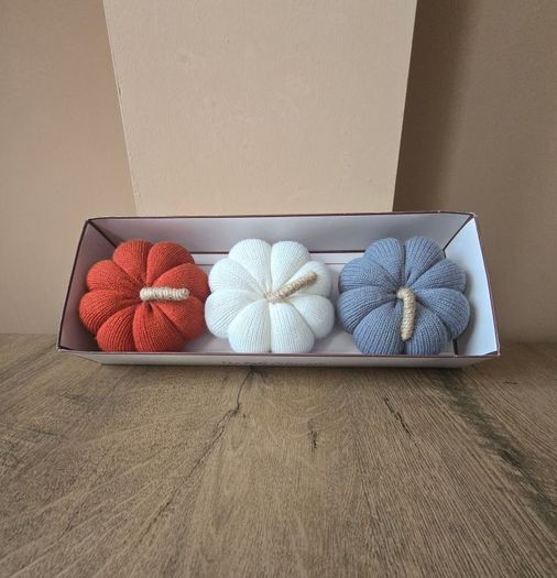 3 knitted pumpkins - The Range