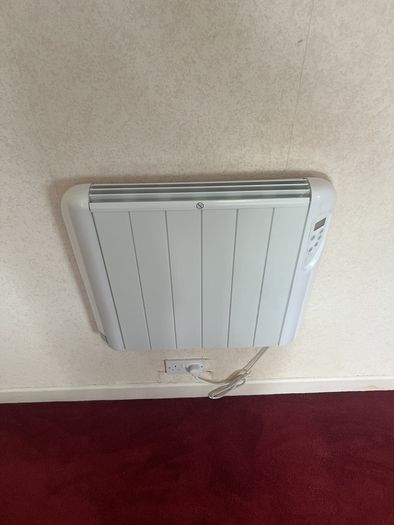 Electric wall radiator