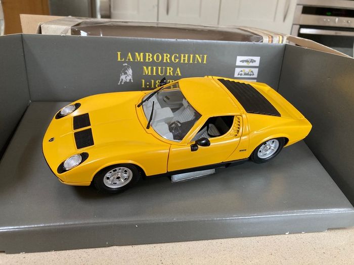Lamborghini Miura Scale 1/18