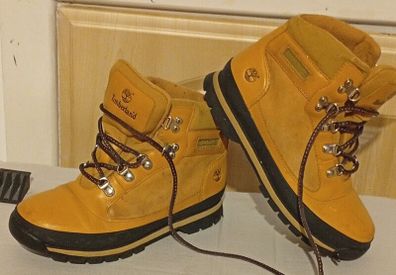 Timberland Boys boots , ((Size 4 Immaculate Condition))