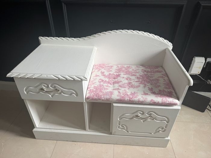 Hall phone seat