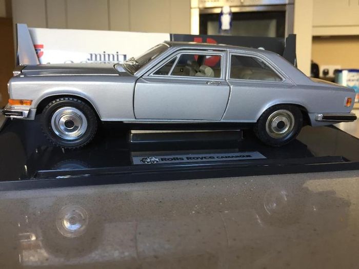 Miniature Rolls Royce Camargue Dorée, échelle 1/22, Burago, Sans Boîte