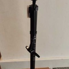 Air pump with gauge