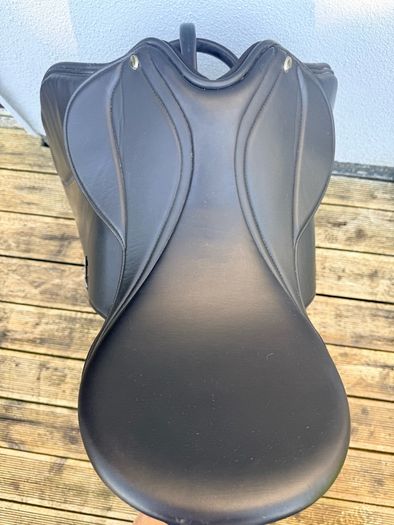 Norton 17 inch Medium GP Saddle Excellent Condition