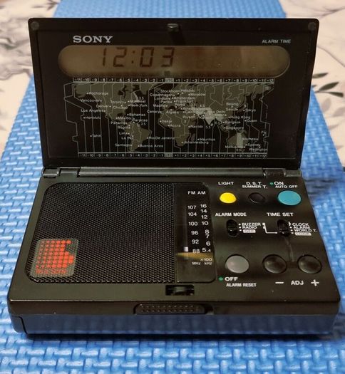 Radio Sony ICF-C1000 - Sony Corporation; Tokyo, 1994, perfect working condition.