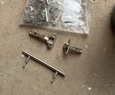 Kitchen cabinet handles & hinges