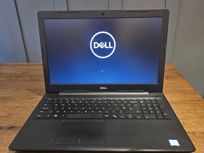 Dell Vostro 3580 Core i5-8265U 16GB 256GB SSD 15.6 Inch FHD DVD- RW Windows 11 Pro Laptop