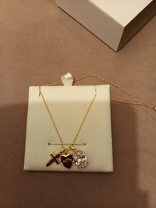 Gold mum Knight and Day pendant from Carraig Donn
