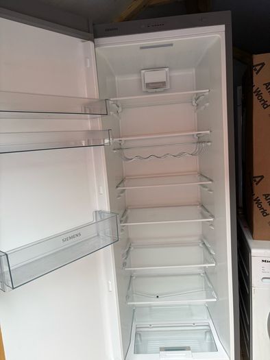 Siemens iQ300 Larder Fridge
