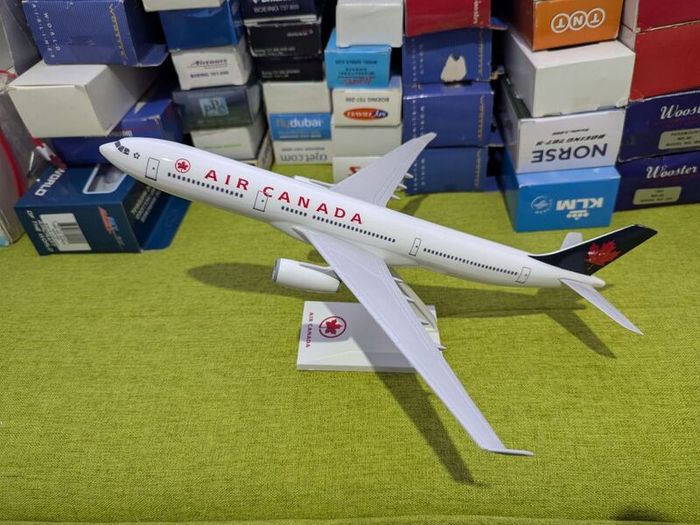 Air Canada 1:200 scale model airplane, Airbus A330 aircraft, made by Skymarks