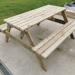 picnic bench