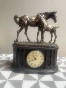 Horse statue Clock