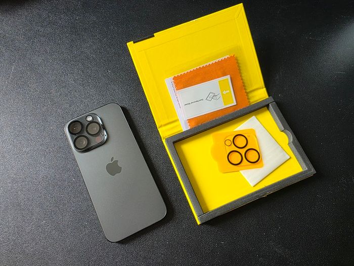 iPhone 15 Pro 128GB Black Titanium Unlocked + Box & Extras