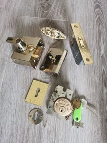 Gold tone lock selection