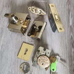 Gold tone lock selection
