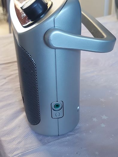 ROBERTS Classic 928, 3 Band Portable Radio with 4 FM Station Presets, Excellent condition, works perfect