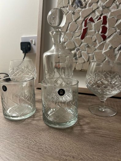 whiskey decanter & 4 tumblers