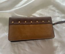 Wallet tan zipped