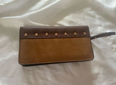 Wallet tan zipped