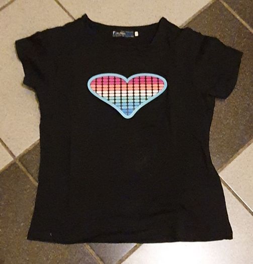 Age 8/9 Years - The HEART LIGHTS UP - A Flash Wear Tee Shirt - Super Fun to be Had - The Heart on Front Lights up Based on Sound - Read Ad for Details - E