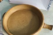 Wynne pottery Dublin 25 cm. diemter baked dish or salad / pie dish signed