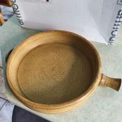 Wynne pottery Dublin 25 cm. diemter baked dish or salad / pie dish signed