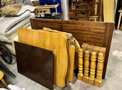 Dining tables - many available- see pics - 10e to 80e