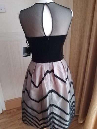 Ladies Dresses 8/10